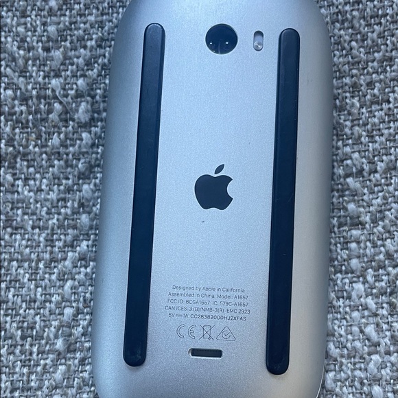 Apple Magic Mouse in White - Picture 3 of 3